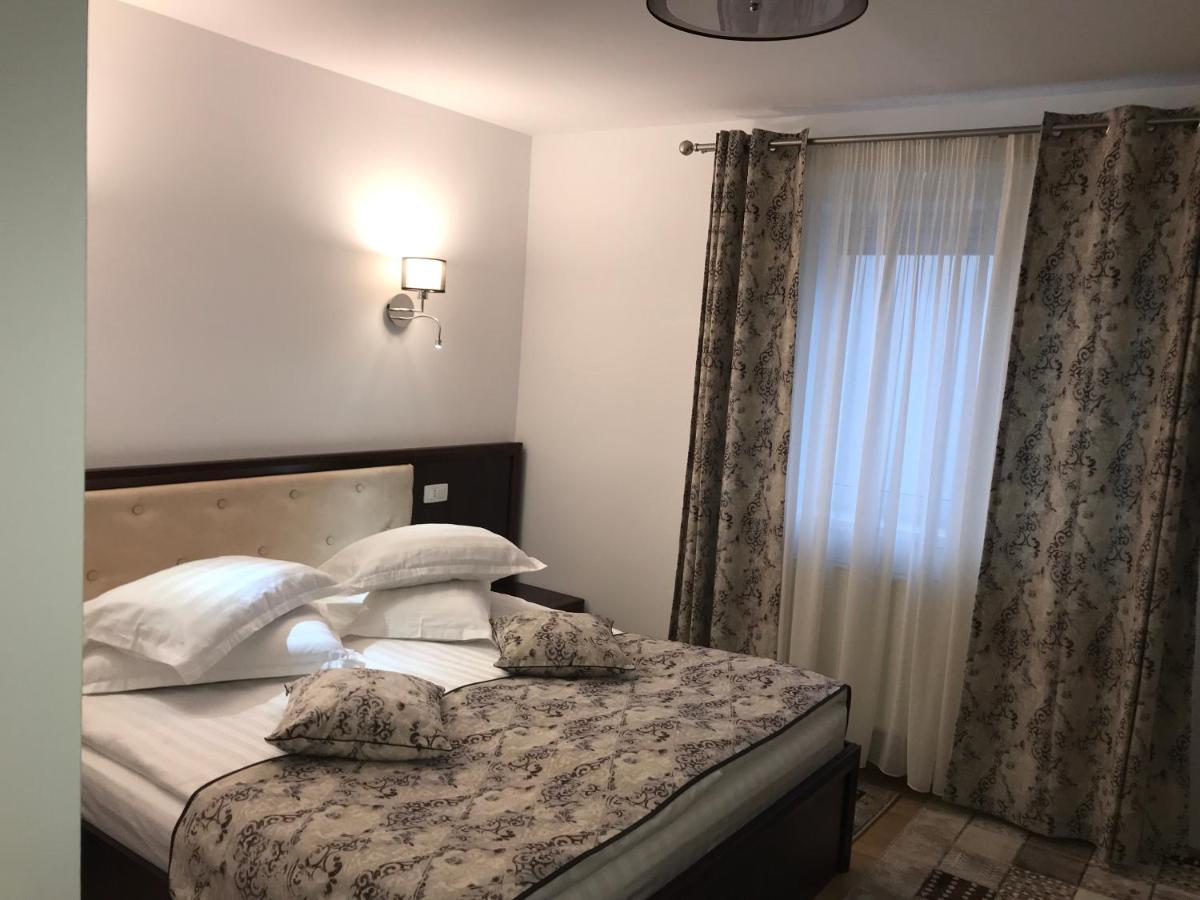 Hotel Casa Pino à Braşov Extérieur photo