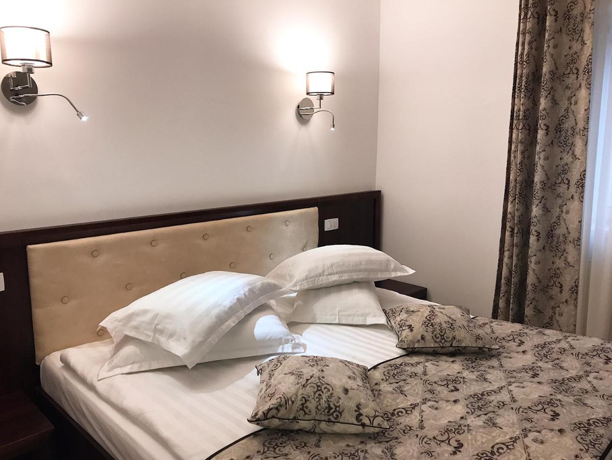 Hotel Casa Pino à Braşov Extérieur photo