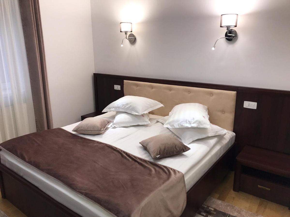 Hotel Casa Pino à Braşov Extérieur photo