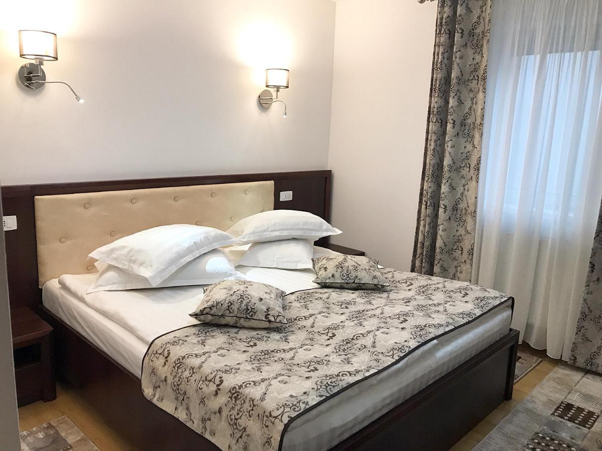 Hotel Casa Pino à Braşov Extérieur photo